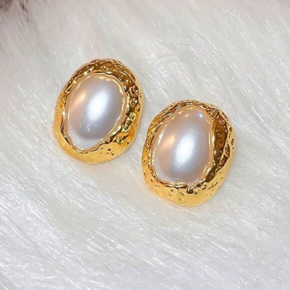 Pearl stud earrings N251